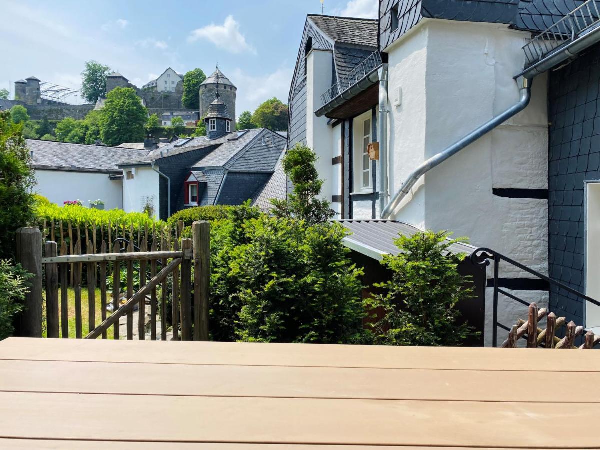 Holiday House Burgblick1 With Terrace - Vosproperties Monschau Eksteriør bilde